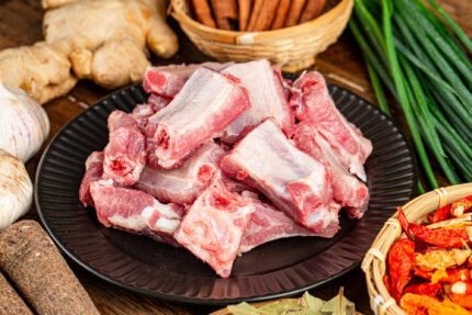 Pork with bone (1kg)
